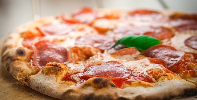 Pizzaens historie, tips til pizza i grill og 6 opskrifter på Pizza