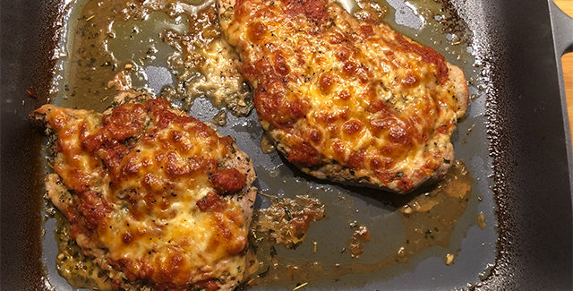 Mørbrad pizza – Italiensk inspireret ret med tomat og ost